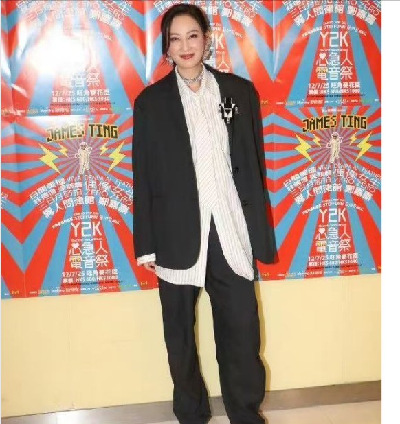 褒贬不一！香港知名女星已准备好10岁女儿拍拖，早安排靓仔在身边