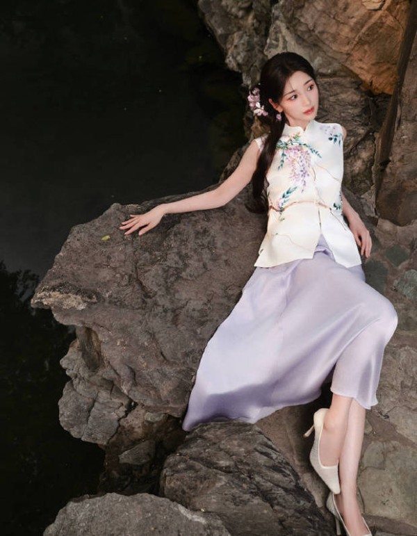 毛晓彤温婉大气。
