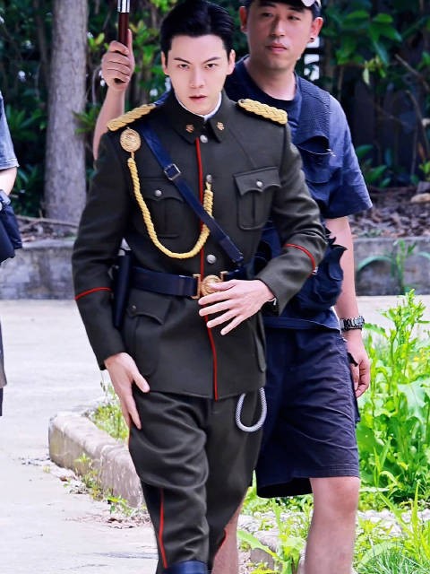 陈伟霆九门路透汇总,九门之首张启山换装秀,制服、常服和下斗造型