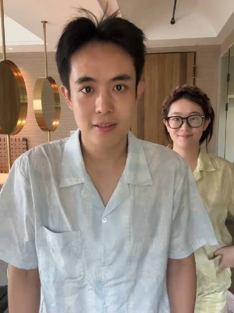 王星眼睛和之前完全不一样了，现在眼睛里有爱意了 王星是真的有一个好女友啊