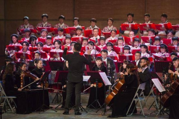 第八届聂耳音乐周 | 昆明聂耳交响乐团与小水井苗族农民合唱团共同唱响时代旋律