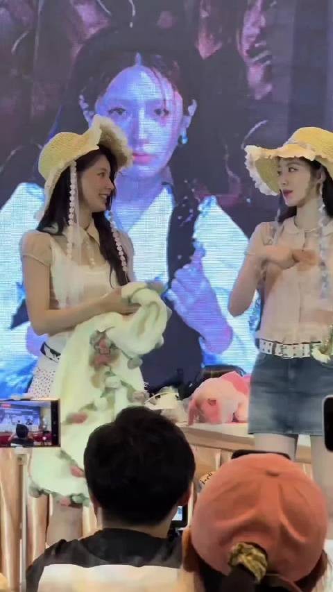 叶舒华赵美延上海见面会互动,双门面颜值引热议