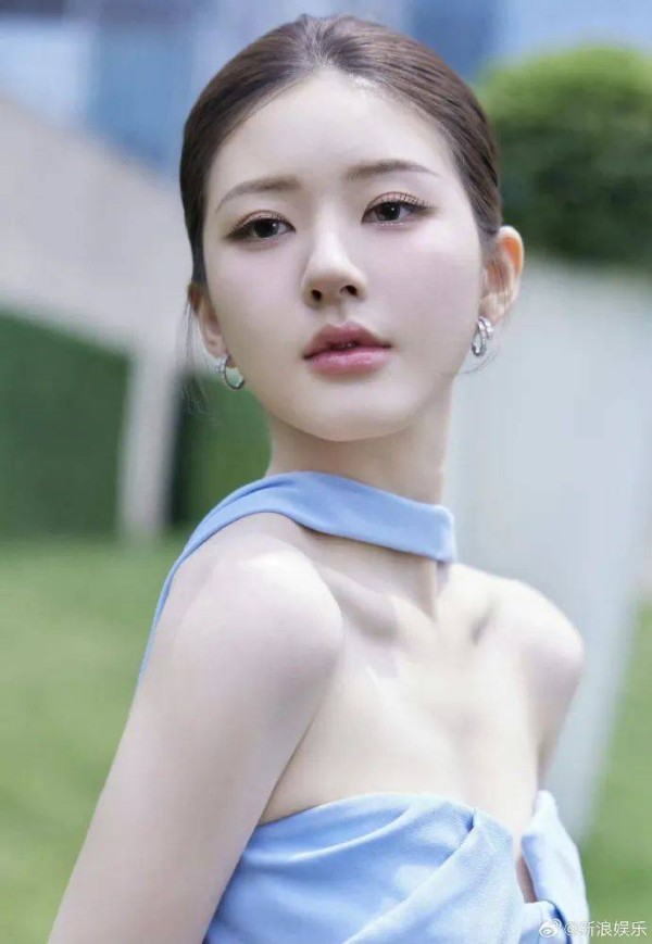 女演员赵露思首次公开回应整容传闻，称“变脸”是因频繁更换妆容和发型
