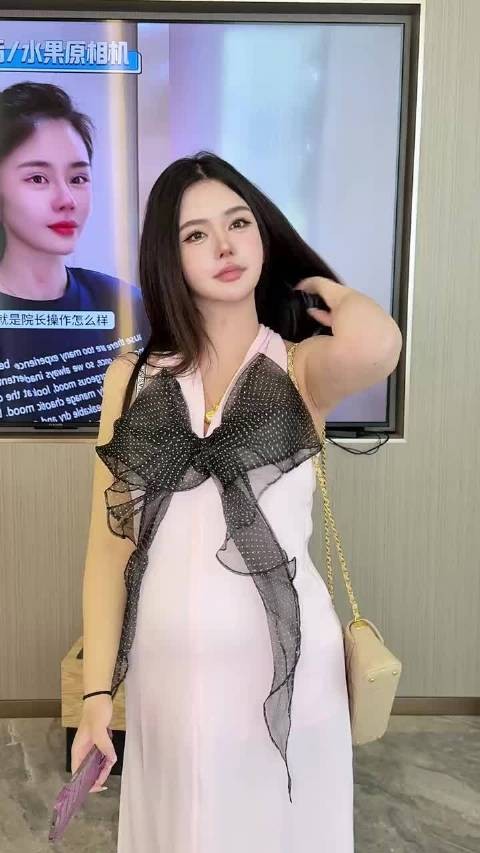 韩安冉沉静在美颜和医美的世界里无法自拔,太美了!