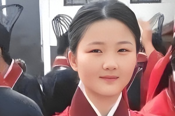 父亲孙楠闪婚9年终散场，演员梦又被继母打碎，买宝瑶怎么样了？