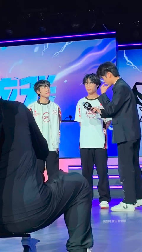 JDG绝意清融接受采访，战队锁定A组第三轮