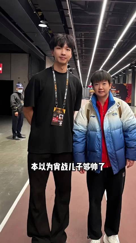 本以为肖战儿子已是逆袭王者，看梁靖崑儿子，才知什么是择优遗传 ，许昕