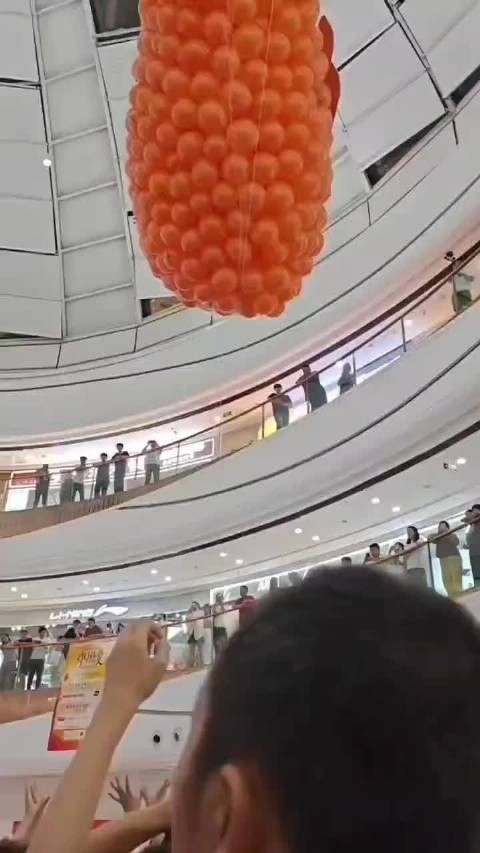 人多的地方还是不要去凑热闹了哦