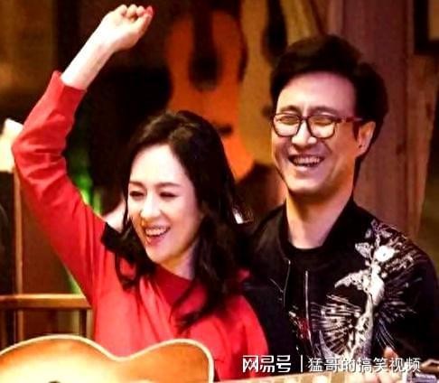 吃相难看！汪峰直播卖课，被嘲割韭菜，再也“高攀”不上章子怡了