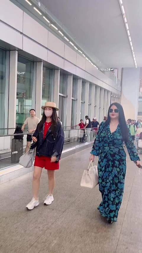李湘王诗龄回国，哪个女孩不想拥有王诗龄的人生