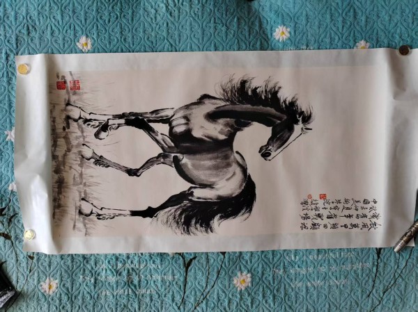 徐悲鸿《奔马图》：笔墨间的奔腾力量与时代精神