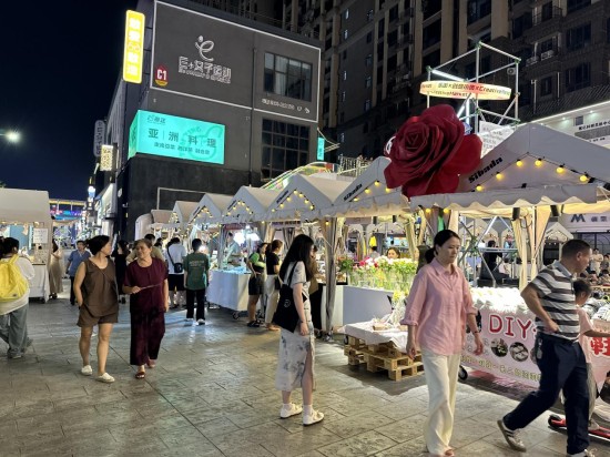 文创市集摊位林立。衡阳市蒸湘区委宣传部 供图