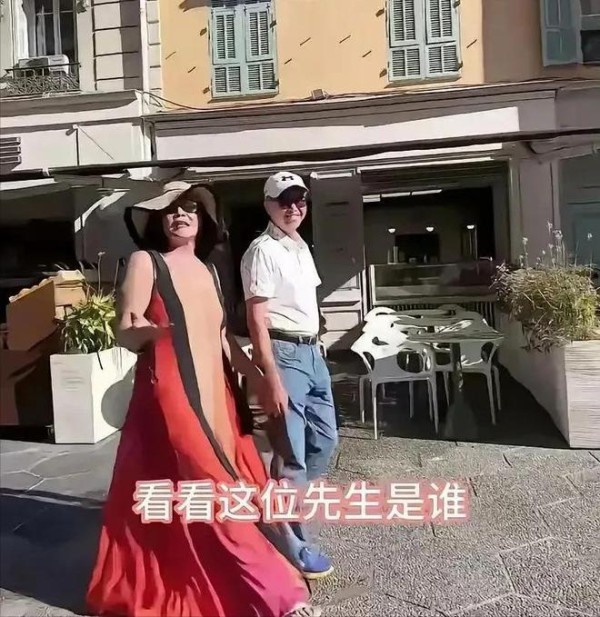 太尴尬！张兰和孙辈们聚餐，想去拥抱孙女却遭冷落，玥儿有些抗拒