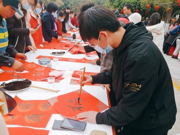 仪式感满满！高校留校学子这样过年