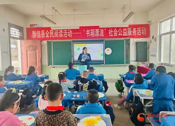 崇信：“书箱漂流”让城乡遍开文明之花