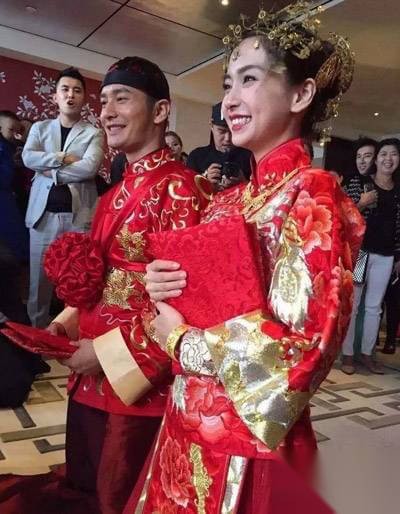 黄晓明angelababy婚礼曝光 皇冠+盘发美翻！ 第2张