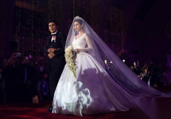 黄晓明angelababy婚礼曝光 皇冠+盘发美翻！ 第6张