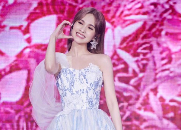 杨丞琳郑州演唱会翻车！早年言论被扒，到底是单纯还是文化不高？