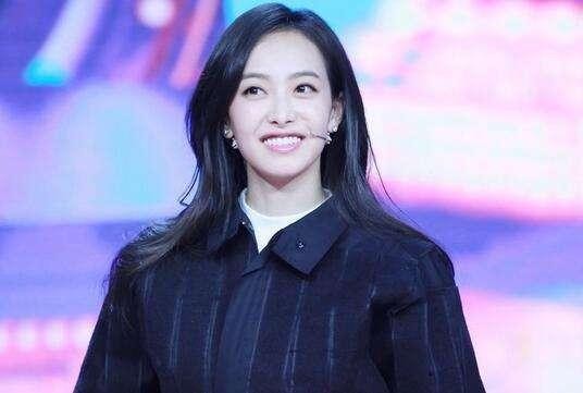 招谁惹谁了? 机场宋茜被怼视频 大爷: 装什么明星, 装什么大牌啊