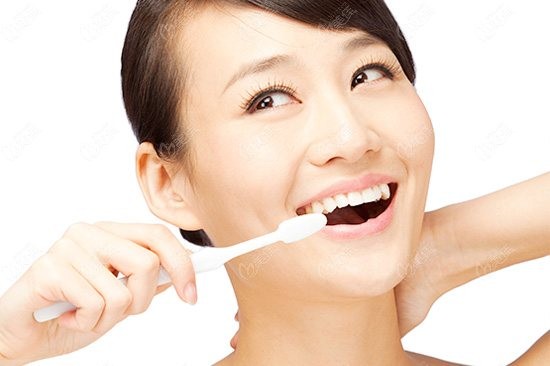 “变美”有绝招 明星否认整容的奇特说法