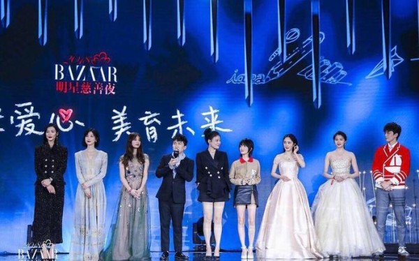 明星慈善之夜，女明星无修图照片曝光，40多岁的林志玲C位出