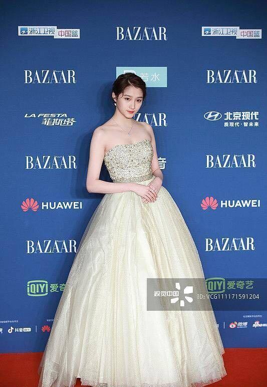 明星慈善之夜，女明星无修图照片曝光，40多岁的林志玲C位出