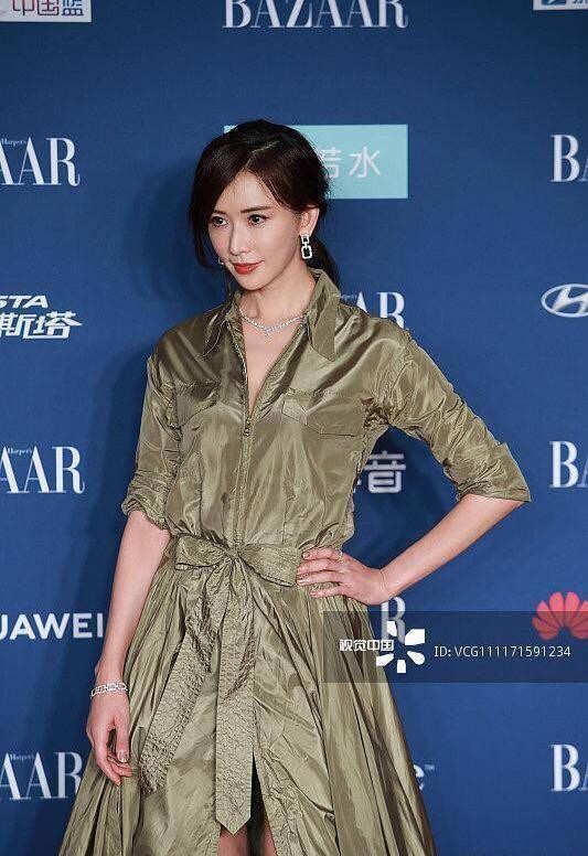 明星慈善之夜，女明星无修图照片曝光，40多岁的林志玲C位出