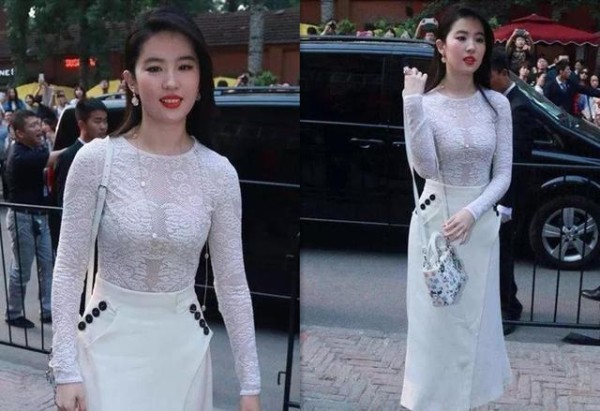 30岁刘诗诗刘亦菲无修图近照被拍! 网友: 这就是明星真实样子吗?