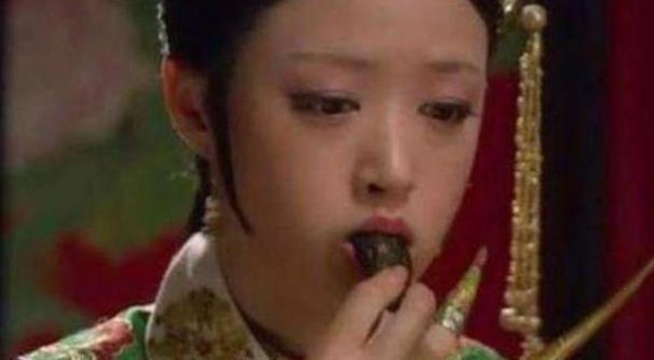 女明星拍戏都是假吃？于文文吃了十斤芒果，杨紫吃到生病