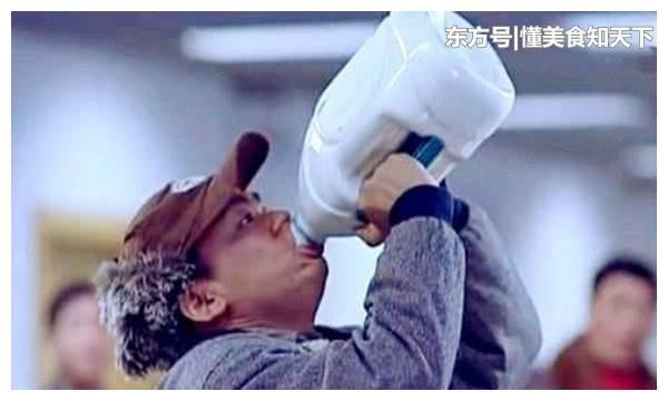 不是所有演员都假吃，王丽大口塞烤鸭，赵丽颖胖8斤，王宝强够拼
