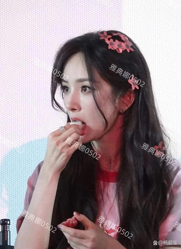 杨幂吃荔枝被质疑，她真的是在“作秀”吗