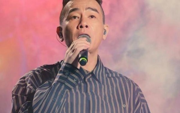 明星与网红直播对比明显！陈小春直播人气不如网红，随后尴尬收场