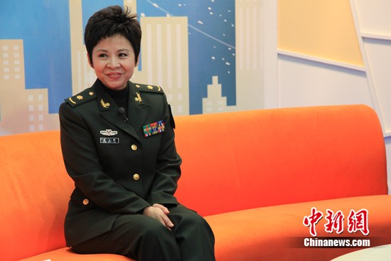 董文华剖析草根明星爆红原因赞旭日阳刚唱功好
