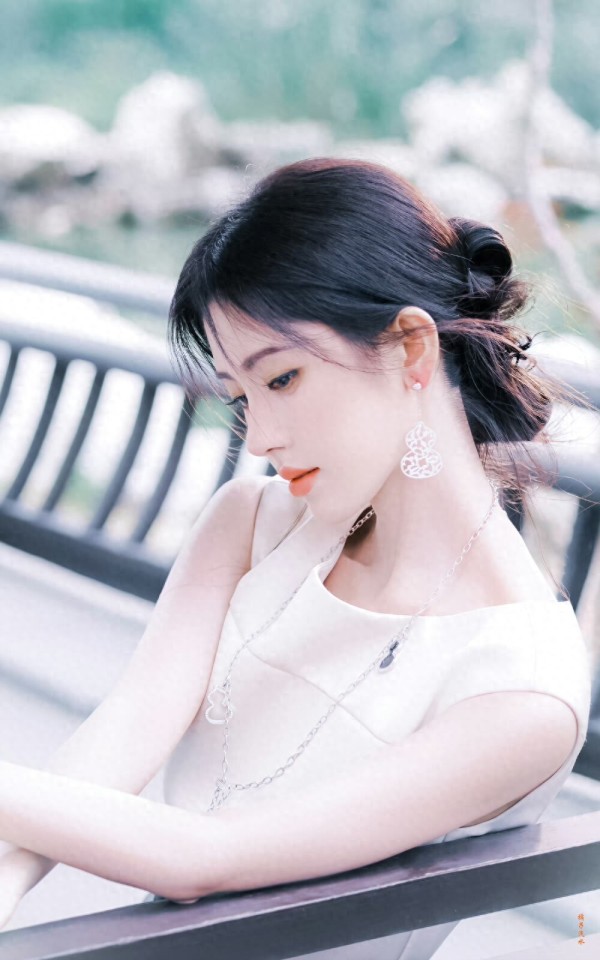 考古鞠婧祎‘黑历史’！早年选秀被骂‘土妞’，如今打脸全网？