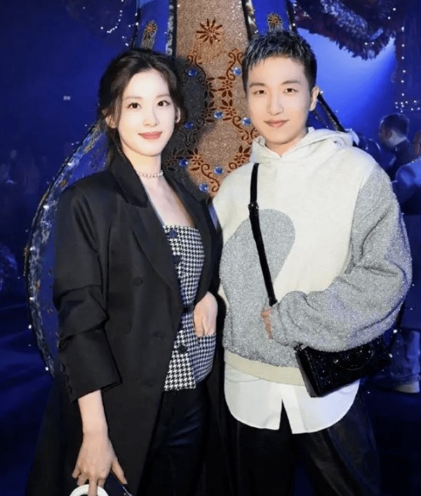章泽天二胎首曝光<strong></p> <p>章泽天</strong>，疑试管生下双胞胎儿子，已移居伦敦<a target=