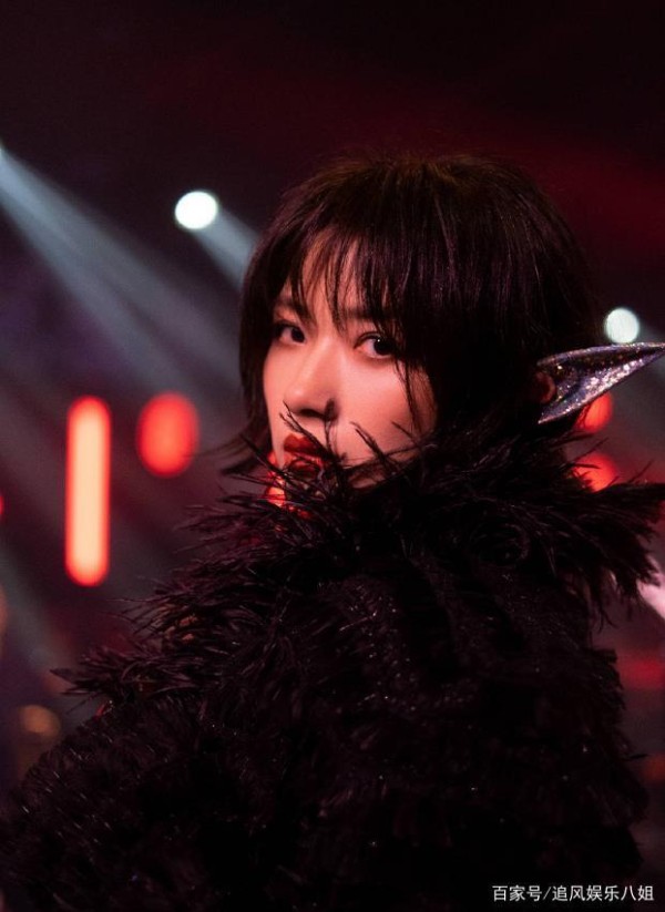 万茜李斯丹妮粉丝开战！撕起来毫不留情，两位姐姐不知怎么想呢？