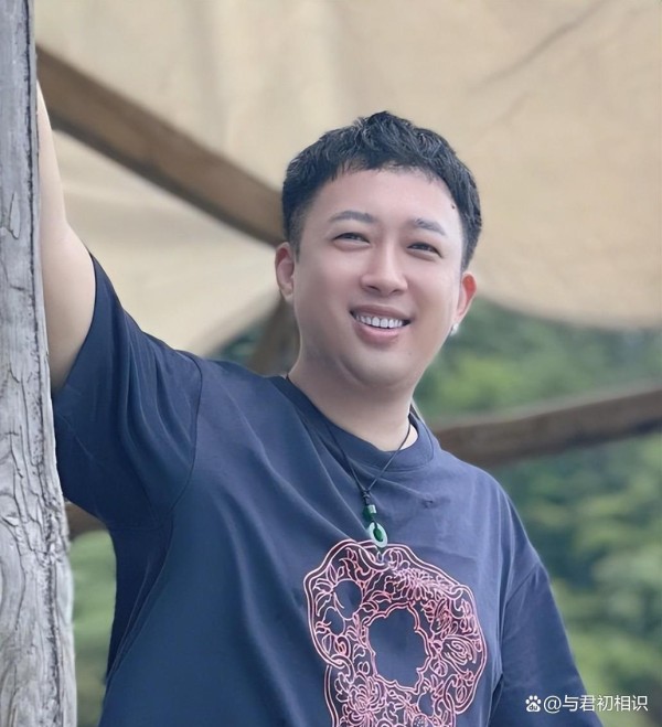 白鹿粉丝为何突然“分裂”？于正深夜发声背后藏着什么