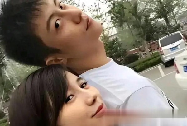 黄景瑜前妻晒出录音，指控黄景瑜家暴自己，语言混乱遭网友质疑