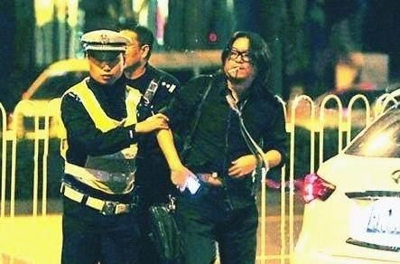 陈乔恩酒驾被抓细节：被拦时一脸惊恐 警察一眼就认出是她！