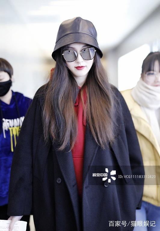7位女星机场时尚秀：唐嫣吴宣仪欧阳娜娜，你最喜欢谁的造型？