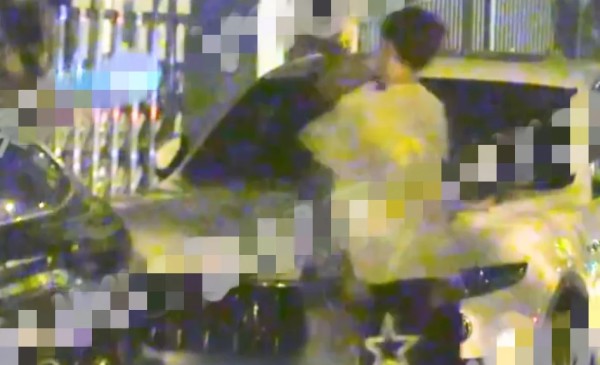 李汶翰与易易紫在车前
