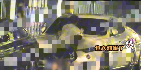 李汶翰在车前“扑倒”易易紫