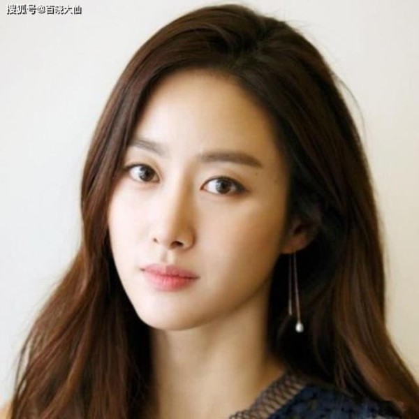 恭喜！又一知名女星突然官宣结婚，网友：娱乐圈终于有一件喜事了