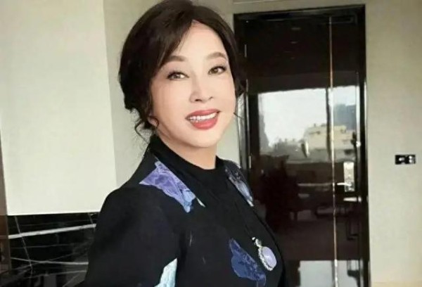 刘晓庆被曝出轨后续，过往言行被扒，口碑反转，早就见怪不怪了！