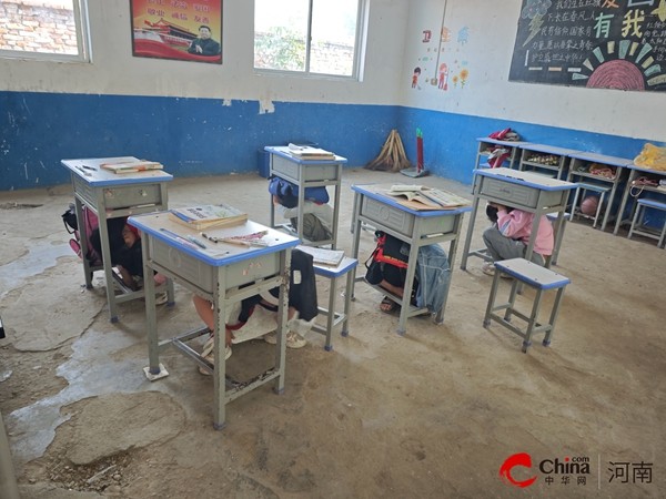 ​西平县焦庄郝庄小学开展“预防地震 我们在行动”应急避震演练活动