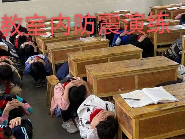 潢川七小开展防震减灾应急疏散演练暨主题班会活动