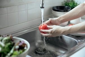 如何采用零浪费生活方式：消除家庭垃圾的实用技巧