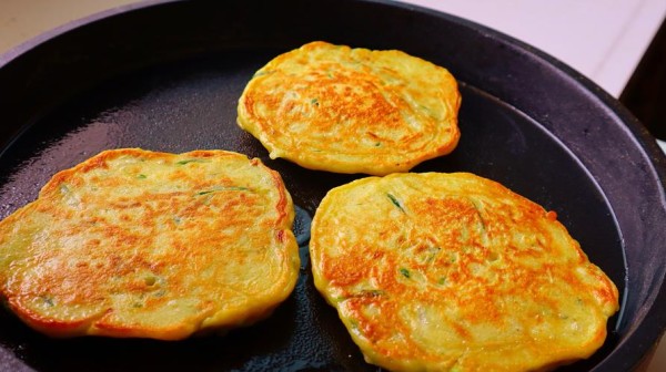 如何快速制作一份美味的早餐？(日常小技巧)