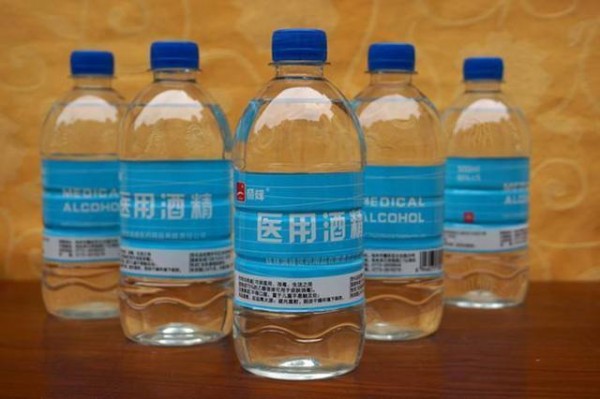 油渍滴在衣服上洗不掉？只要准备好这几样东西，再顽固也能清除
