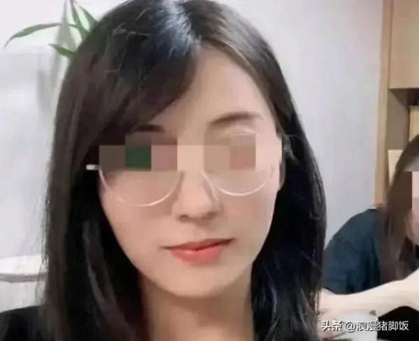 浪漫猪脚饭：苏州两对夫妻相约徒步，为了刺激，过程中他们夫妻彼此交换，到了终点，四人迫不及待都去了酒店………

#四人徒步，一路交换：背后的秘密和争议

##徒步之旅的开始

一对普通的城市夫妻，相约与另一对好友一同前往郊外进行徒步旅行。他们原本期待这次户外运动能给疲惫的生活带来些许刺激与乐趣。然而,在漫长的徒步过程中,这对夫妻做出了令人震惊的决定——他们竟然与好友进行了伴侣交换。

这到底是一时兴...